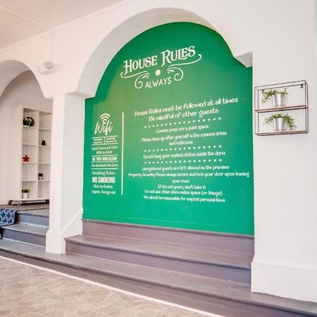 Women Only Rooms - Men Only Rooms - Free Wifi - Coffee Parking - Lockers Miami Exterior photo