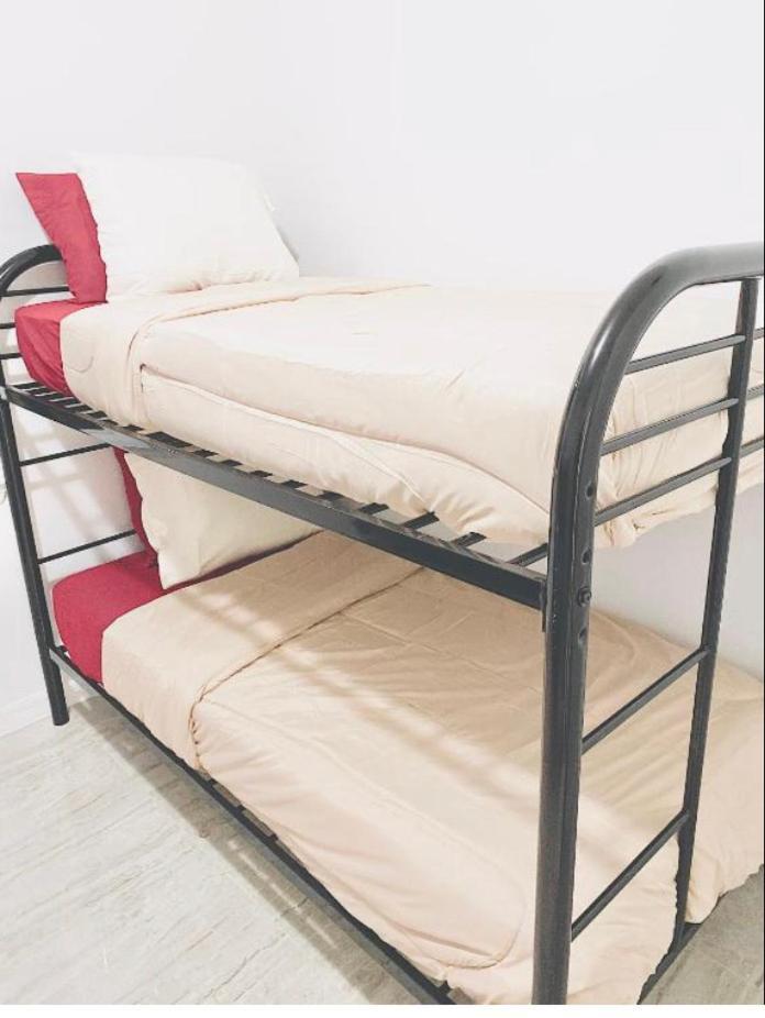 Women Only Rooms - Men Only Rooms - Free Wifi - Coffee Parking - Lockers Miami Exterior photo