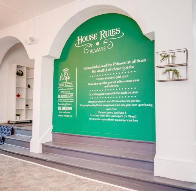 Women Only Rooms - Men Only Rooms - Free Wifi - Coffee Parking - Lockers Miami Exterior photo